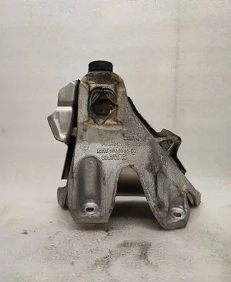 BMW X6 F16 Engine mounting bracket 67871110