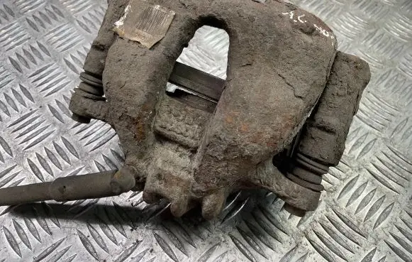Peugeot 3008 I Front brake caliper