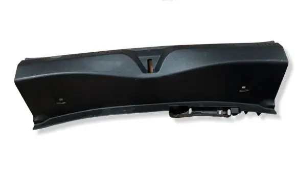 Trunk/boot sill cover protection