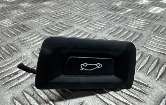 BMW 2 F45 Tailgate/boot open switch button 9275119 M55047