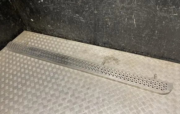 Mercedes-Benz Sprinter W907 W910 Front sill (body part) 