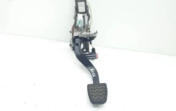 Toyota Yaris Clutch pedal 