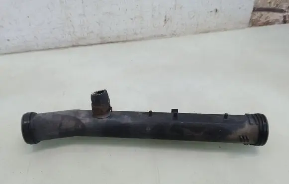 Volkswagen Golf Plus Engine coolant pipe/hose 032121065