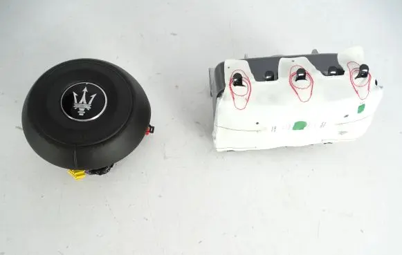 Maserati GranTurismo Steering wheel airbag