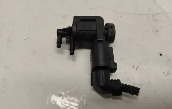 Audi A4 S4 B7 8E 8H Turbo solenoid valve 1J0906283C