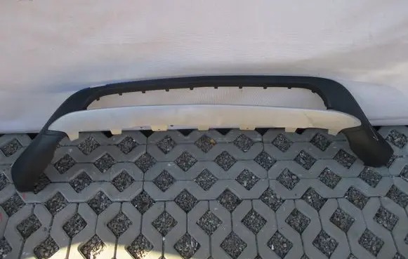 Front bumper lip