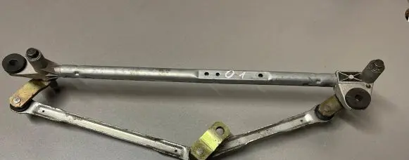Front wiper linkage