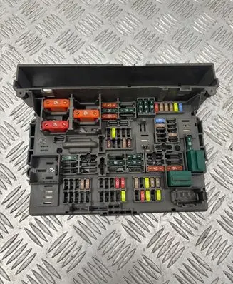 BMW 1 E81 E87 Fuse module 9119444