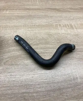 Volkswagen PASSAT B5.5 Fuel line/pipe/hose 8D0201541Q