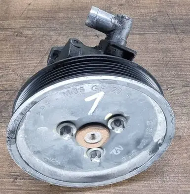 Mercedes-Benz E W211 Power steering pump A6112300115