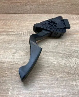 Toyota Prius (XW20) Accelerator throttle pedal 7812047050 1988003200 Used