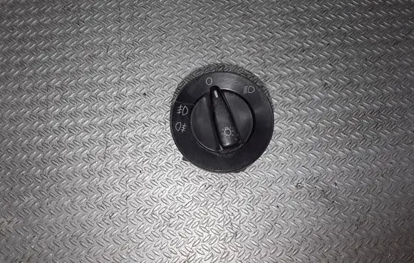 Volkswagen Golf IV Light switch 1C0941531A