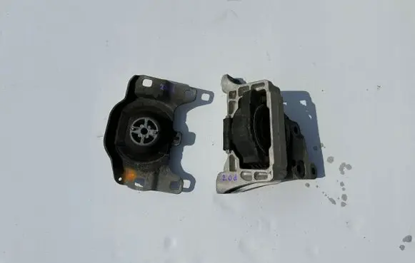 Ford Kuga II Engine mount bracket