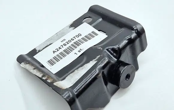 Mercedes-Benz GLB x247 Fender mounting bracket A2476205700