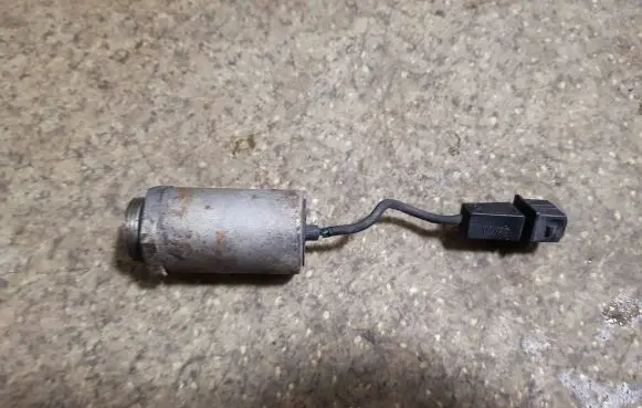 BMW 5 E39 Turbo solenoid valve 1703720