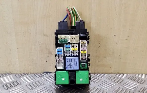 Peugeot 508 Fuse module 9665492680