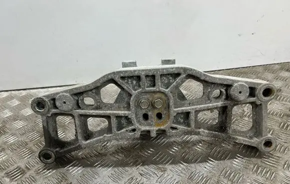 Dodge Challenger Gearbox mounting bracket 68170323AA 05147200AD 63325