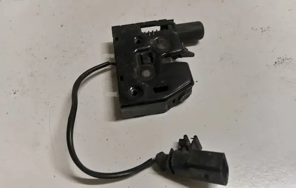Audi A6 C7 Engine bonnet/hood lock/catch 4G0823509C
