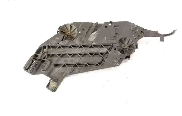 Skoda Octavia Mk2 (1Z) Headlight/headlamp mounting bracket 17035201 17031201