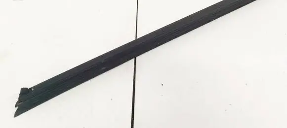 Toyota Avensis T270 Front door glass trim molding 