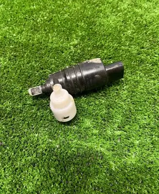 BMW 3 G20 G21 Windscreen/windshield washer pump 7388349