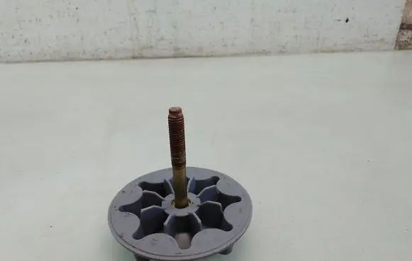 Toyota Prius (NHW20) Spare wheel bolt 