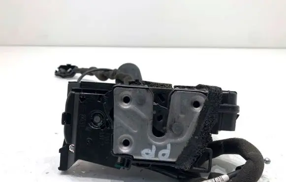 Renault Clio IV Front door lock 805024563R