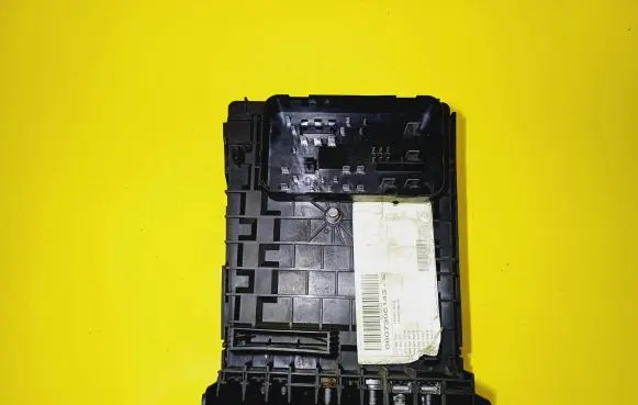 Volkswagen Touran I Fuse box set 1K0937125A
