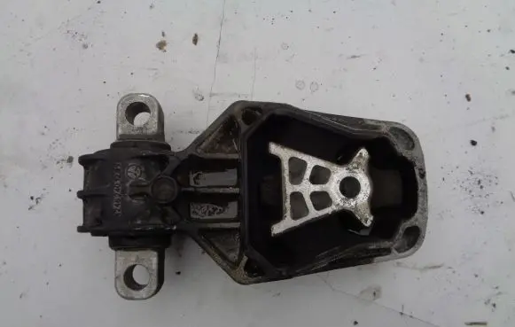 Mercedes-Benz GLA W156 Engine mount bracket A2462401209