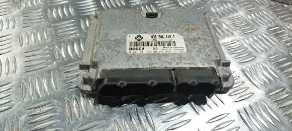 Volkswagen PASSAT B5 Engine control unit/module 038906018P 0281001720