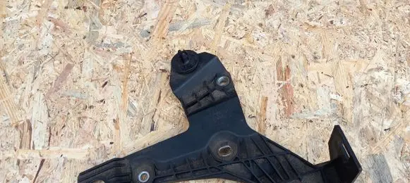 Volvo V70 Fender mounting bracket 30636575