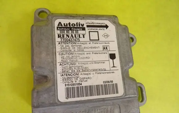 Renault Megane I Airbag control unit/module 550803600 7700437475