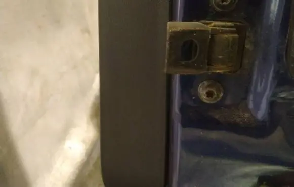 Skoda Octavia Mk2 (1Z) Rear door check strap stopper