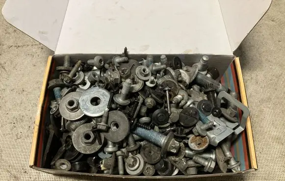 Mercedes-Benz C W204 Nuts/bolts 