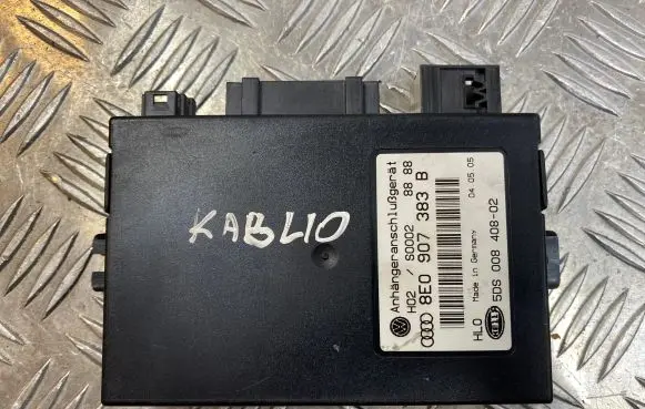 Audi A4 S4 B7 8E 8H Tow bar trailer control unit/module 8E0907383B S0002 5DS00840802