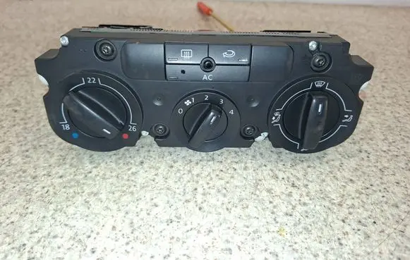Volkswagen Tiguan Climate control unit 5M2820045A 5HB00932727 984312L