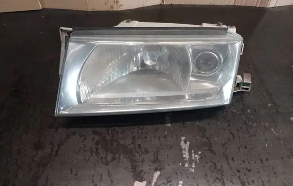 Skoda Octavia Mk1 (1U) Headlight/headlamp 1U1941015E