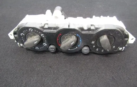 Ford Focus Climate control unit 69607336