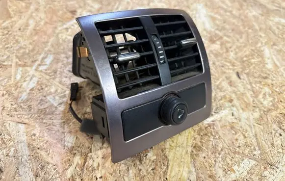 Audi A6 S6 C5 4B Rear air vent grill 4B0819203
