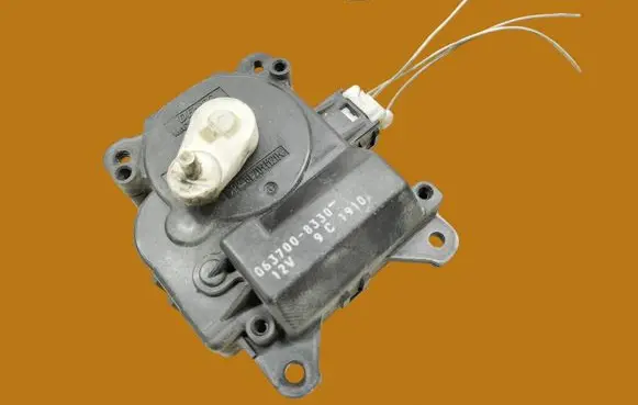 Toyota RAV 4 (XA20) Air flap motor/actuator 0637008330