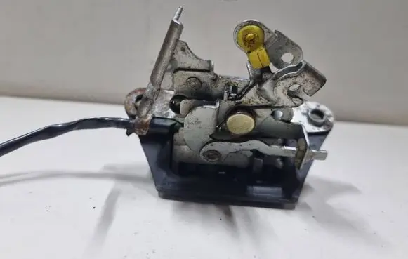 Nissan Almera Tino Tailgate/trunk/boot lock/catch/latch
