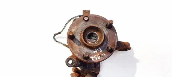 Toyota Corolla Verso AR10 Front wheel hub 