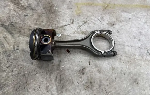 Audi A3 S3 8V Piston with connecting rod 04E198401AE 05E107065C 05E107065S