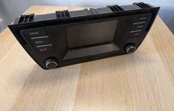 Skoda Fabia Mk3 (NJ) Radio/CD/DVD/GPS head unit 6V0035867F