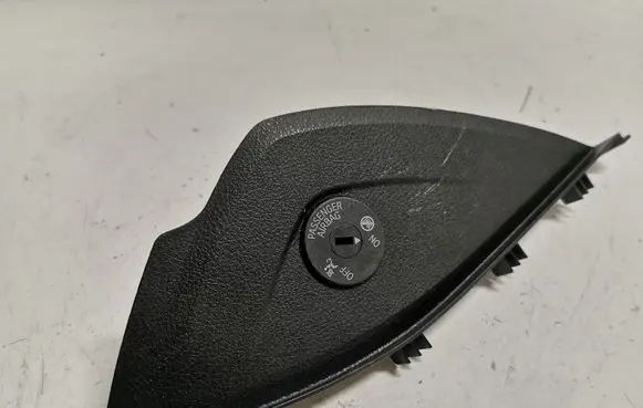 BMW 4 F32 F33 Dashboard side end trim 9218553