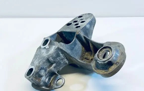 Audi A4 S4 B5 8D Engine mounting bracket 4B0199351B