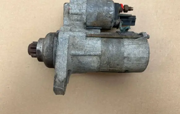 Volkswagen Caddy Starter motor 02Z911023H
