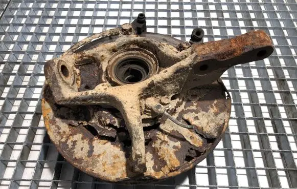 Suzuki Grand Vitara I Front wheel hub spindle knuckle 