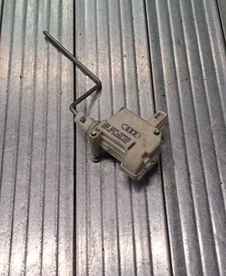 Audi A4 S4 B5 8D Central locking motor 3B0959781 8E0862153