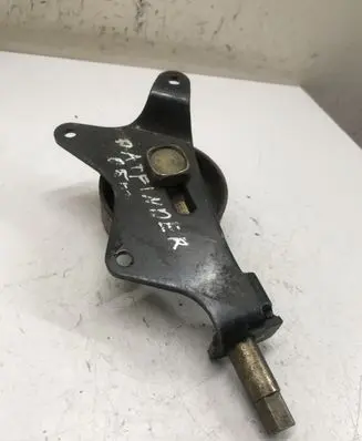Nissan Pathfinder R50 Generator/alternator belt tensioner